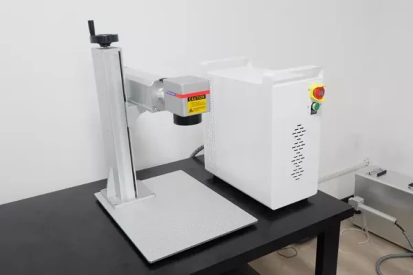 Minimáquina portátil de marcado láser de fibra de tipo dividido