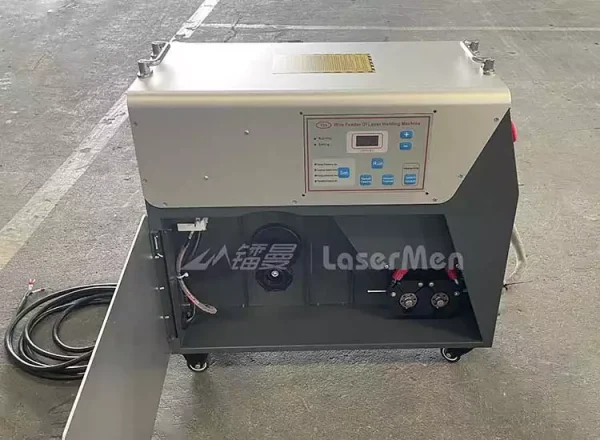 Máquina de corte y limpieza láser de fibra portátil 3 en 1 con refrigeración por aire